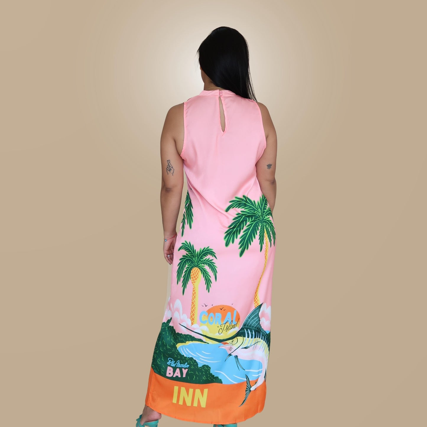 Vestido Largo Rosa y Naranja con Estampado de Playa