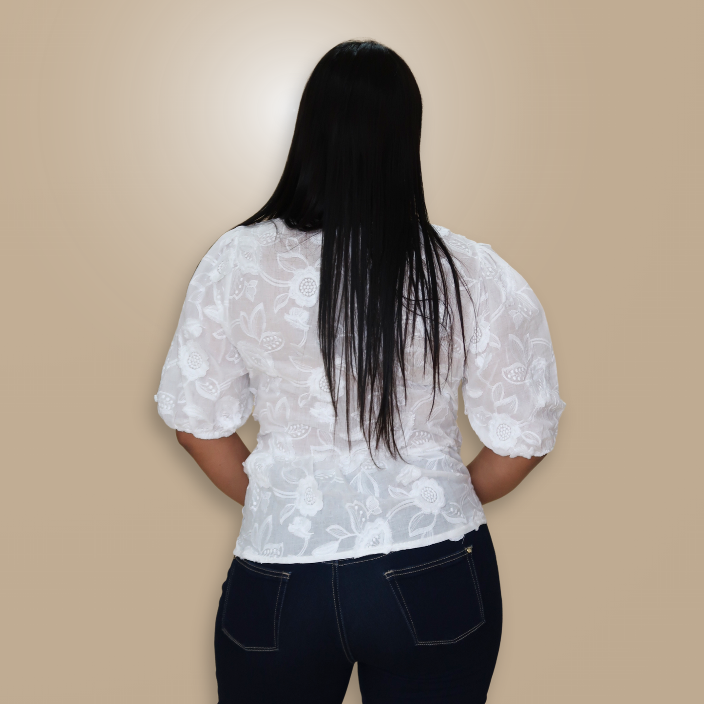 Camisa Blanca con Relieve de Encaje