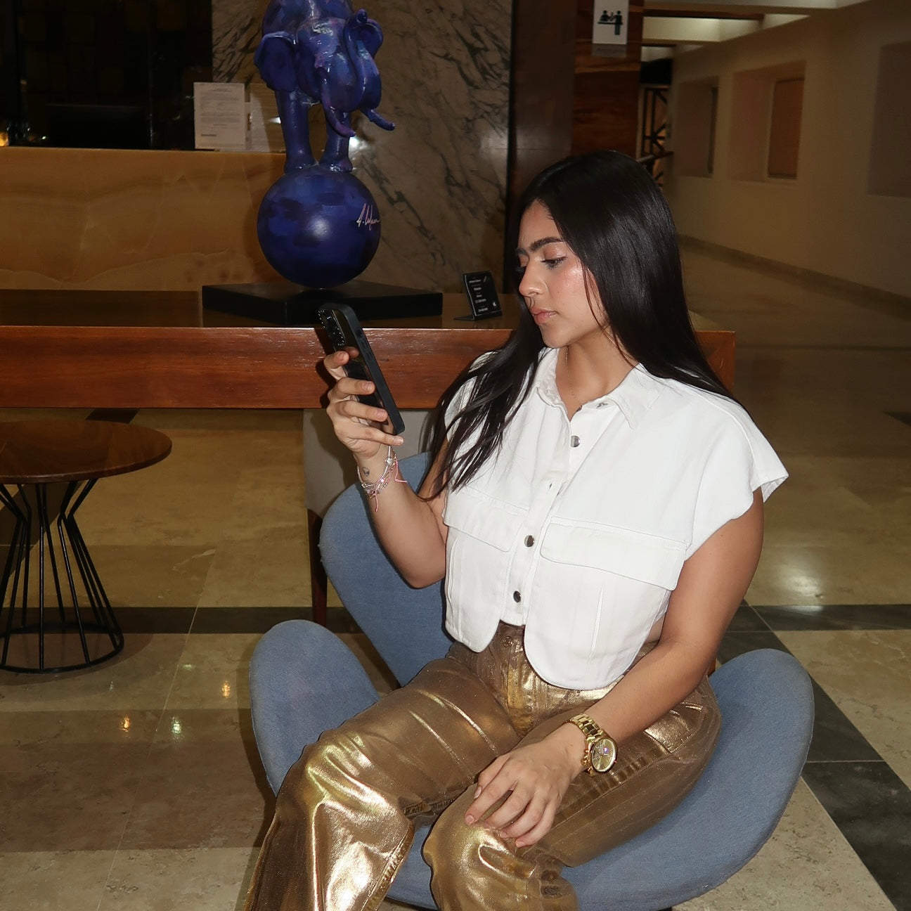 Blusa Corta de Mezclilla con Bolsas en el Frente