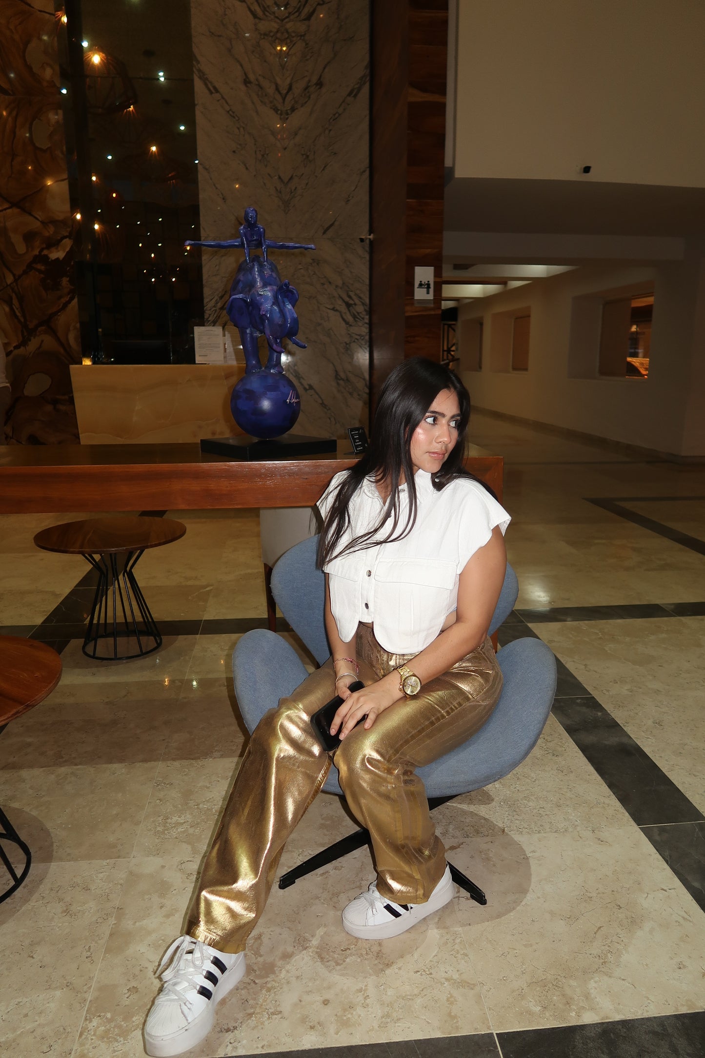 Blusa Corta de Mezclilla con Bolsas en el Frente