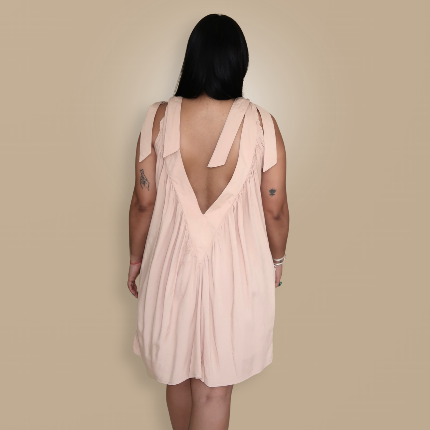 Vestido Corto Café Claro con Tirante Ajustable