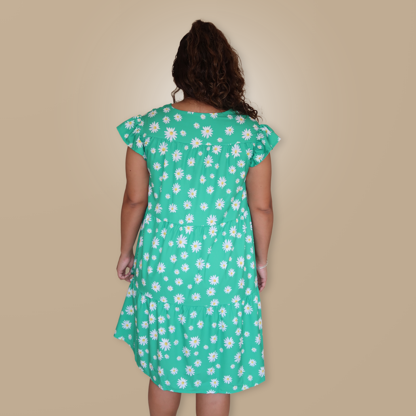 Vestido Corto Verde con Flores Blancas