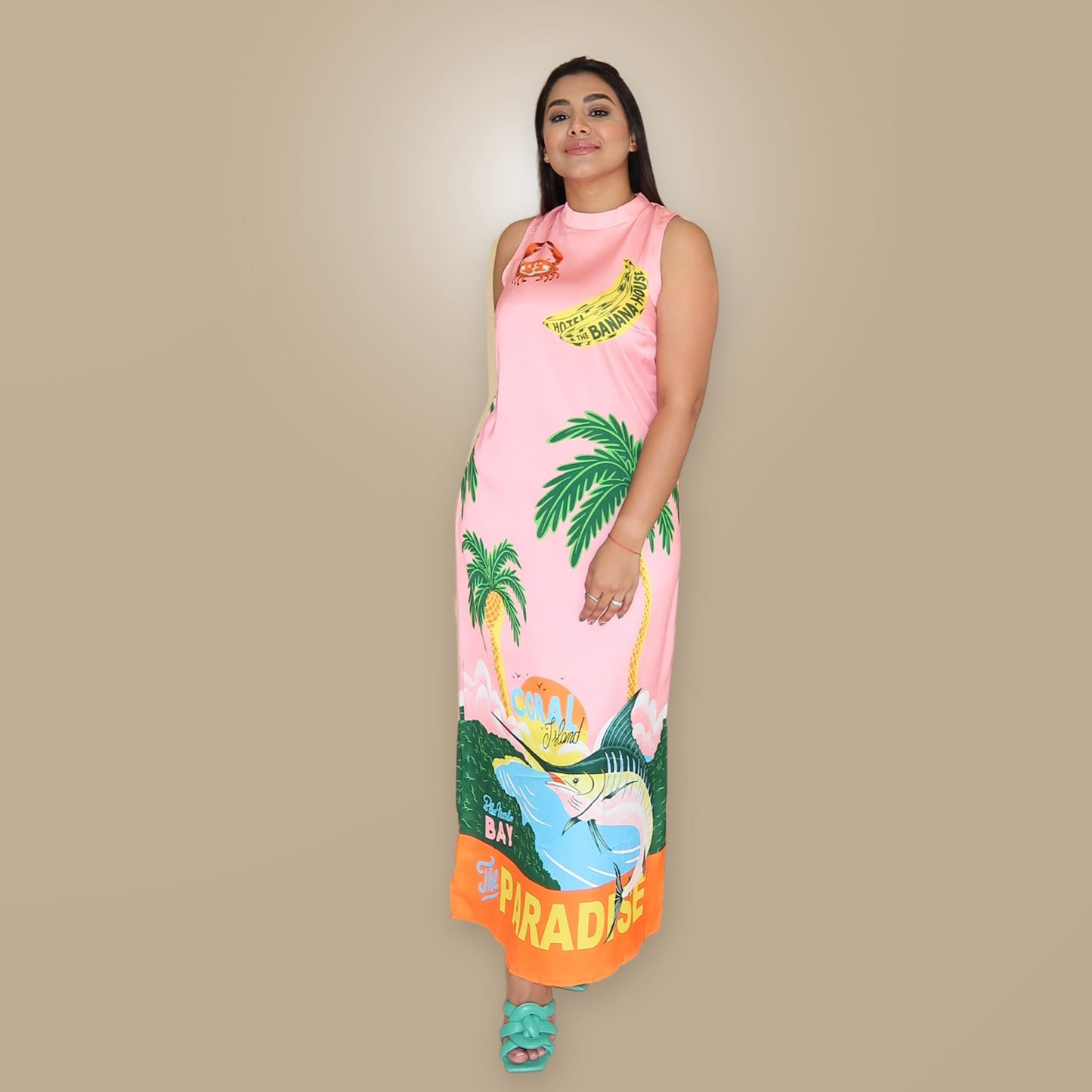 Vestido Largo Rosa y Naranja con Estampado de Playa