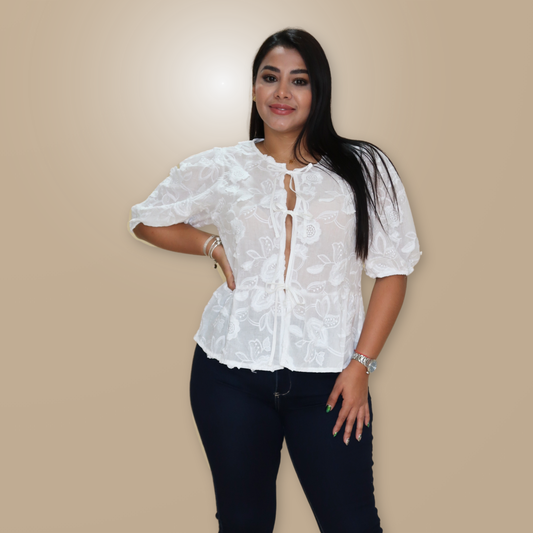 Camisa Blanca con Relieve de Encaje