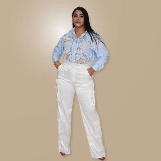 Camisa Azul Celeste con Rayas Blancas y Detalles de Encaje