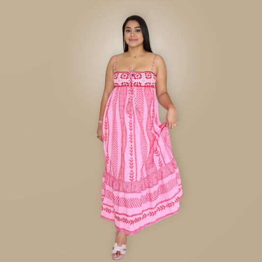 Vestido de Tirantes Rosa y Rojo con Detalles Tejidos