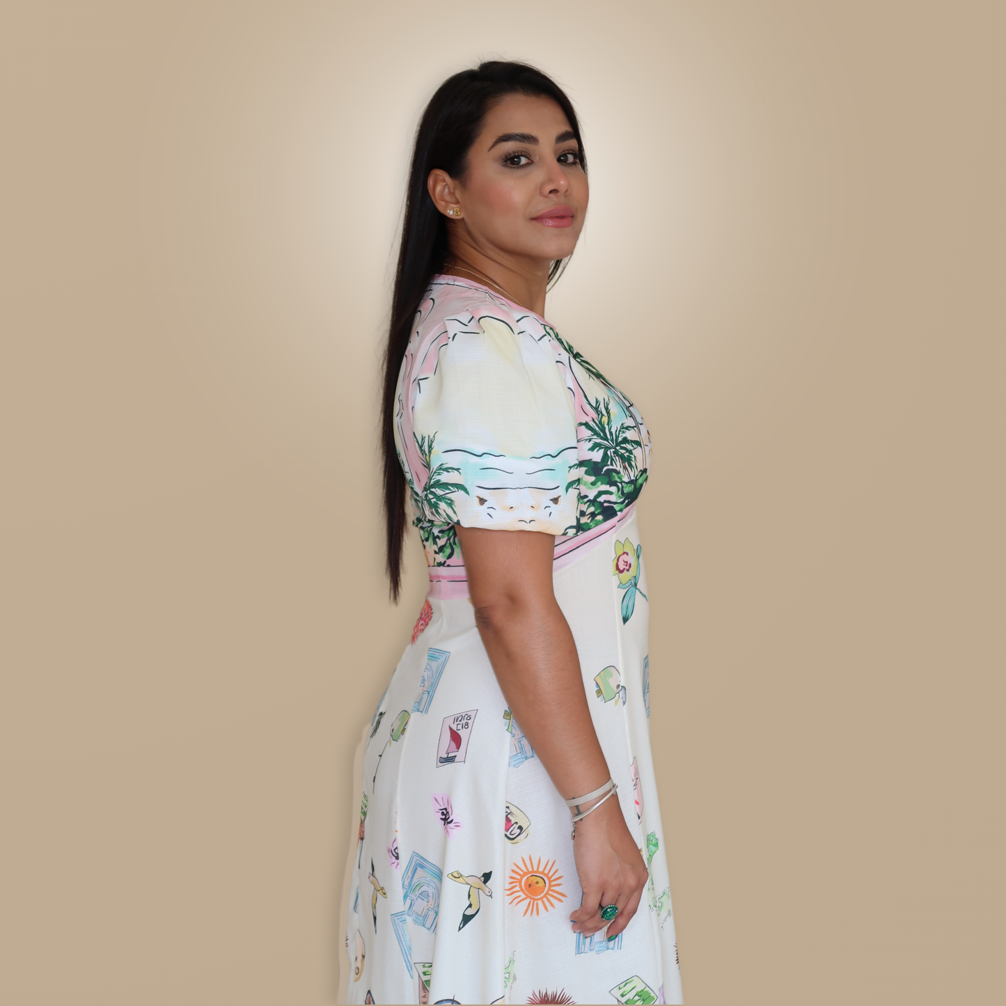 Vestido Largo Beige con Rosa Pastel y Estampado de Mar